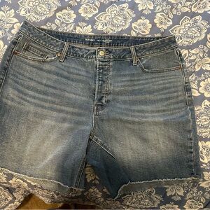 Old Navy Blue Denim Shorts OG 7 inch size 20